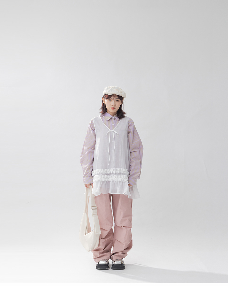 Vネックシアーフリルベスト　2色展開