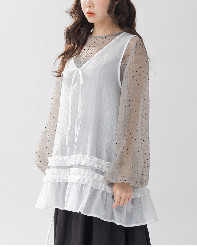 Vネックシアーフリルベスト　2色展開