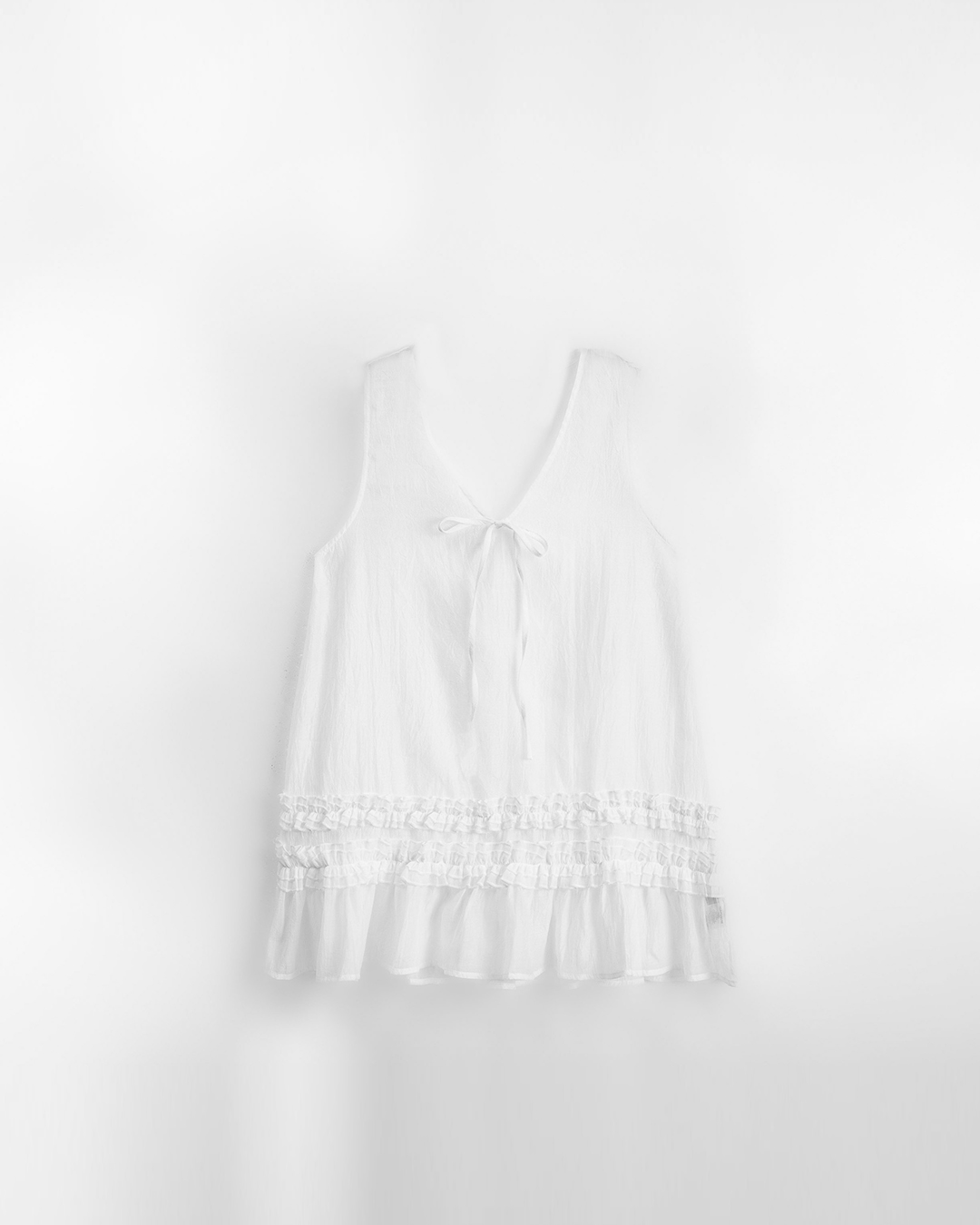 Vネックシアーフリルベスト　2色展開