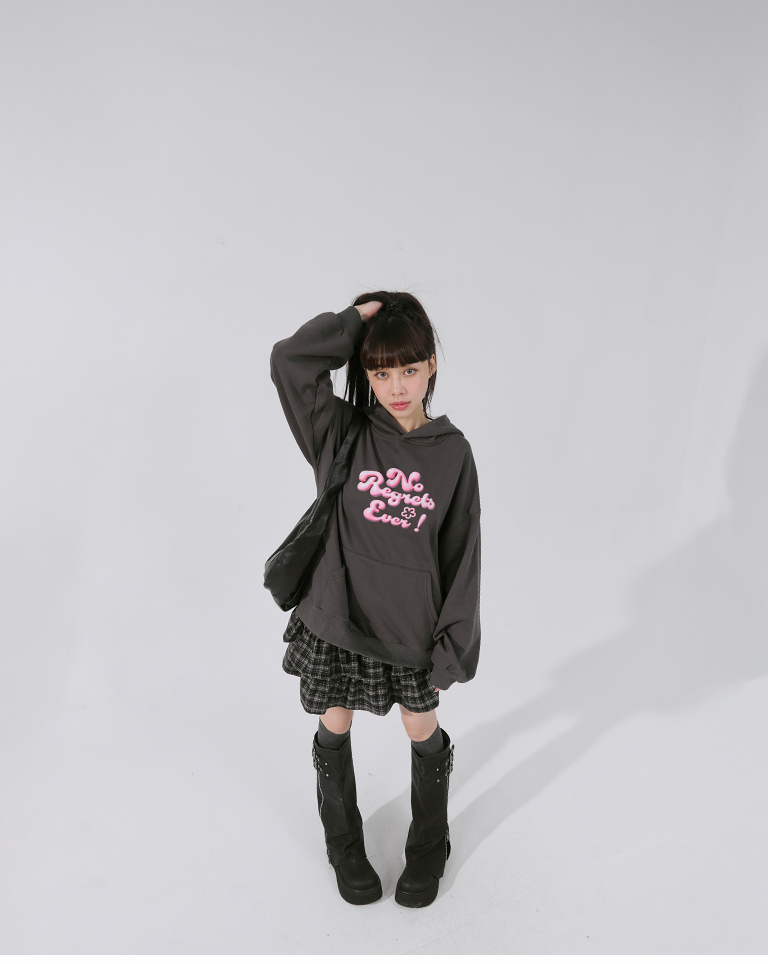 立体ロゴプリントパーカー