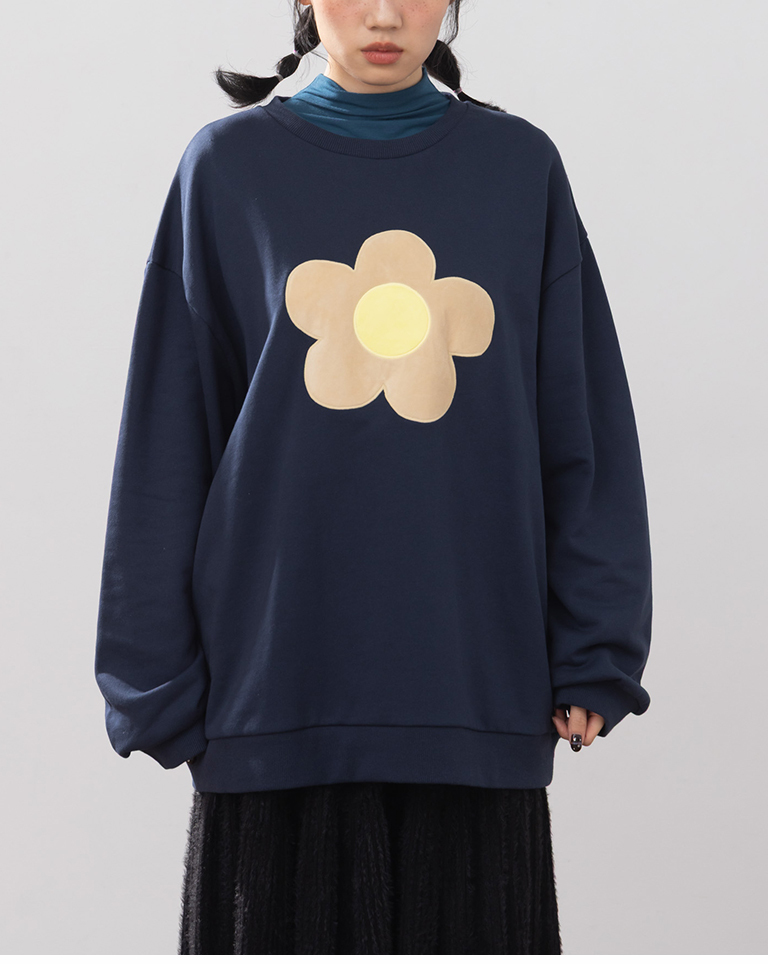 フラワー刺繍スウェット ダークブルー