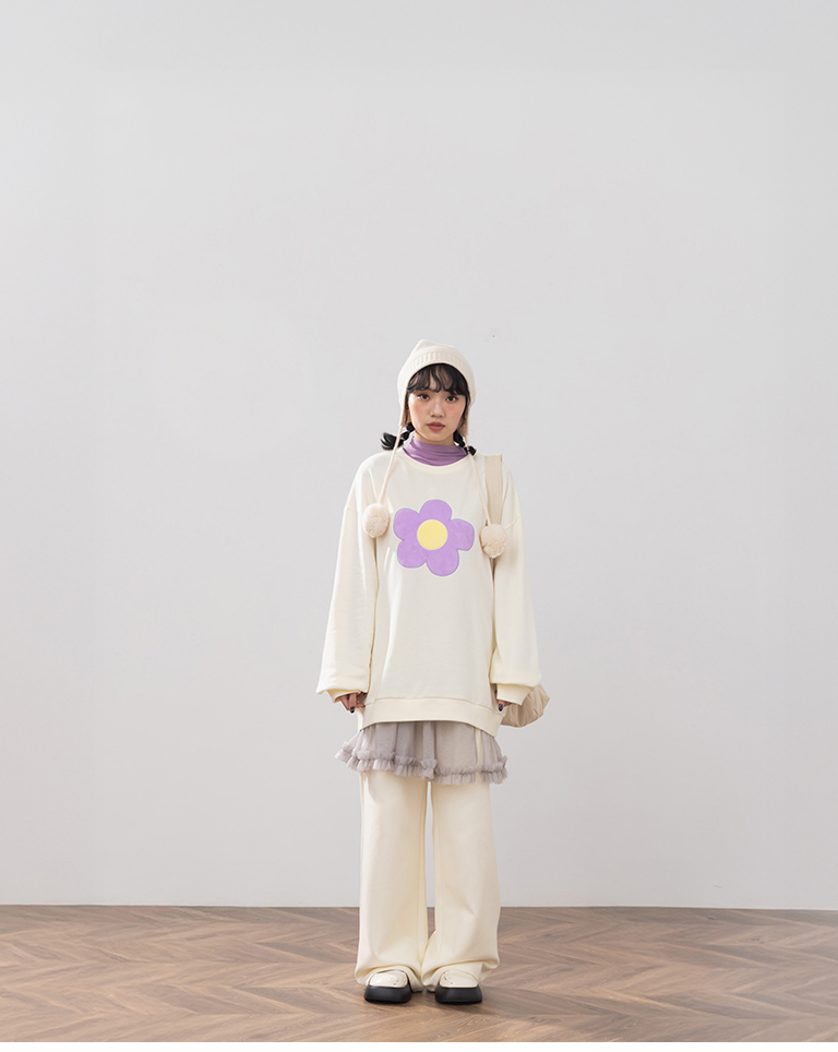 フラワー刺繍スウェット ベージュ