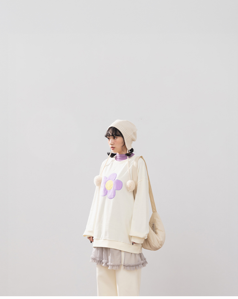 フラワー刺繍スウェット ベージュ