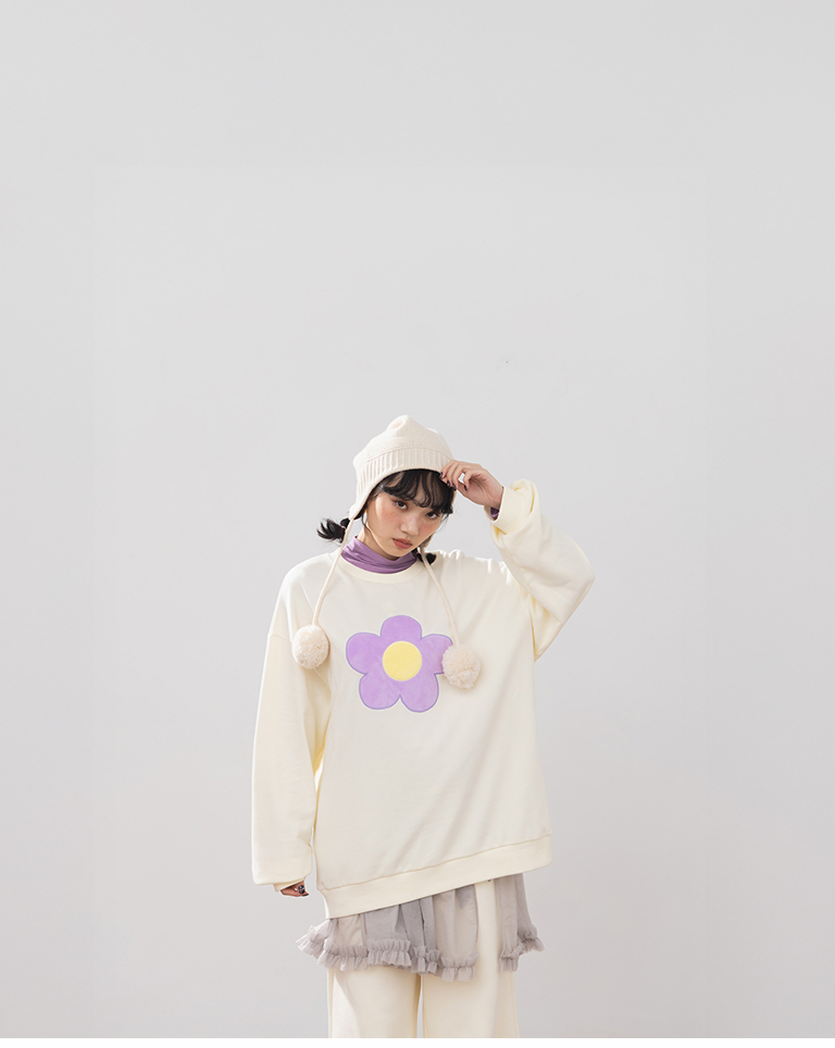 フラワー刺繍スウェット ベージュ
