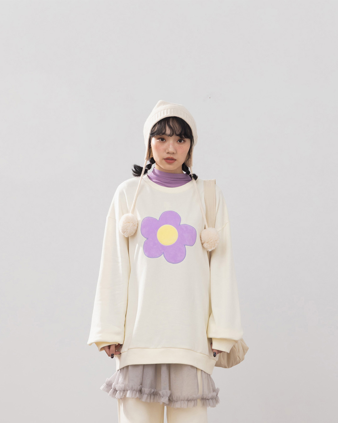 フラワー刺繍スウェット ベージュ