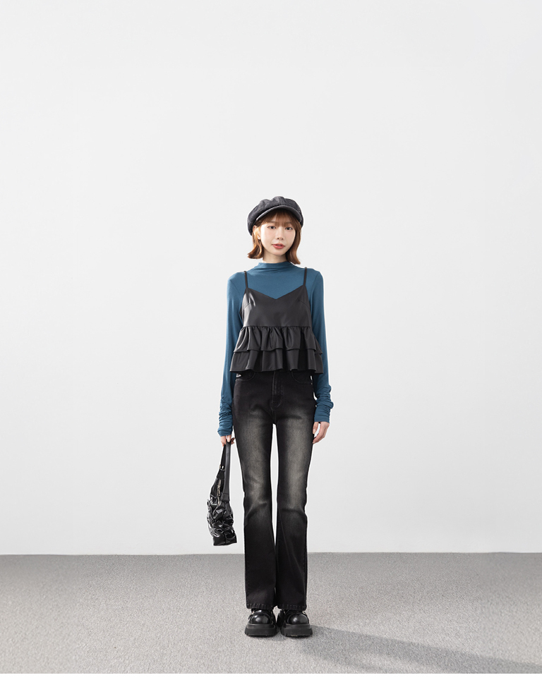 フリルレザーストラップベスト 2色展開