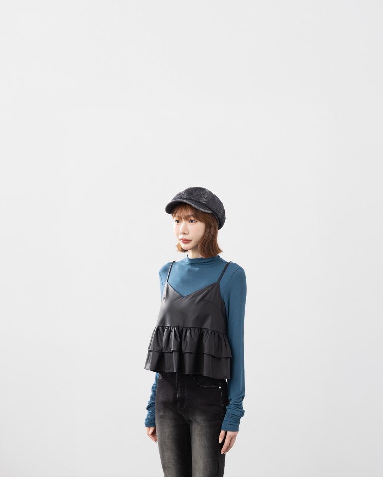 フリルレザーストラップベスト 2色展開