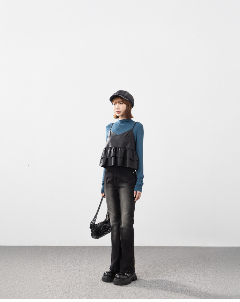 フリルレザーストラップベスト 2色展開