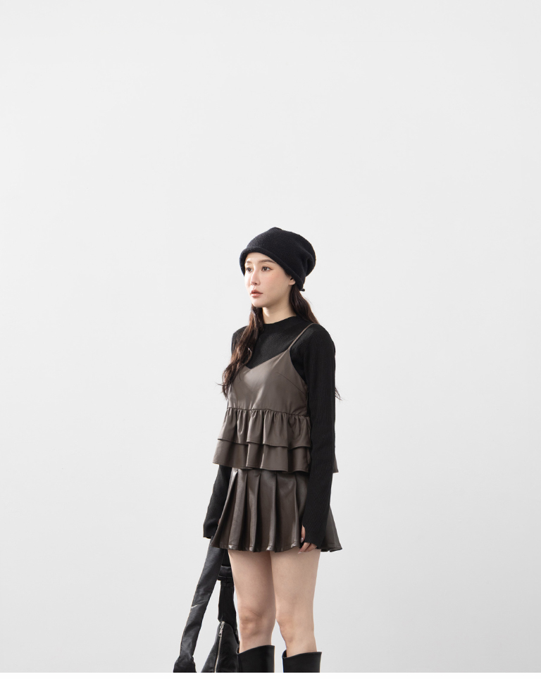 フリルレザーストラップベスト 2色展開