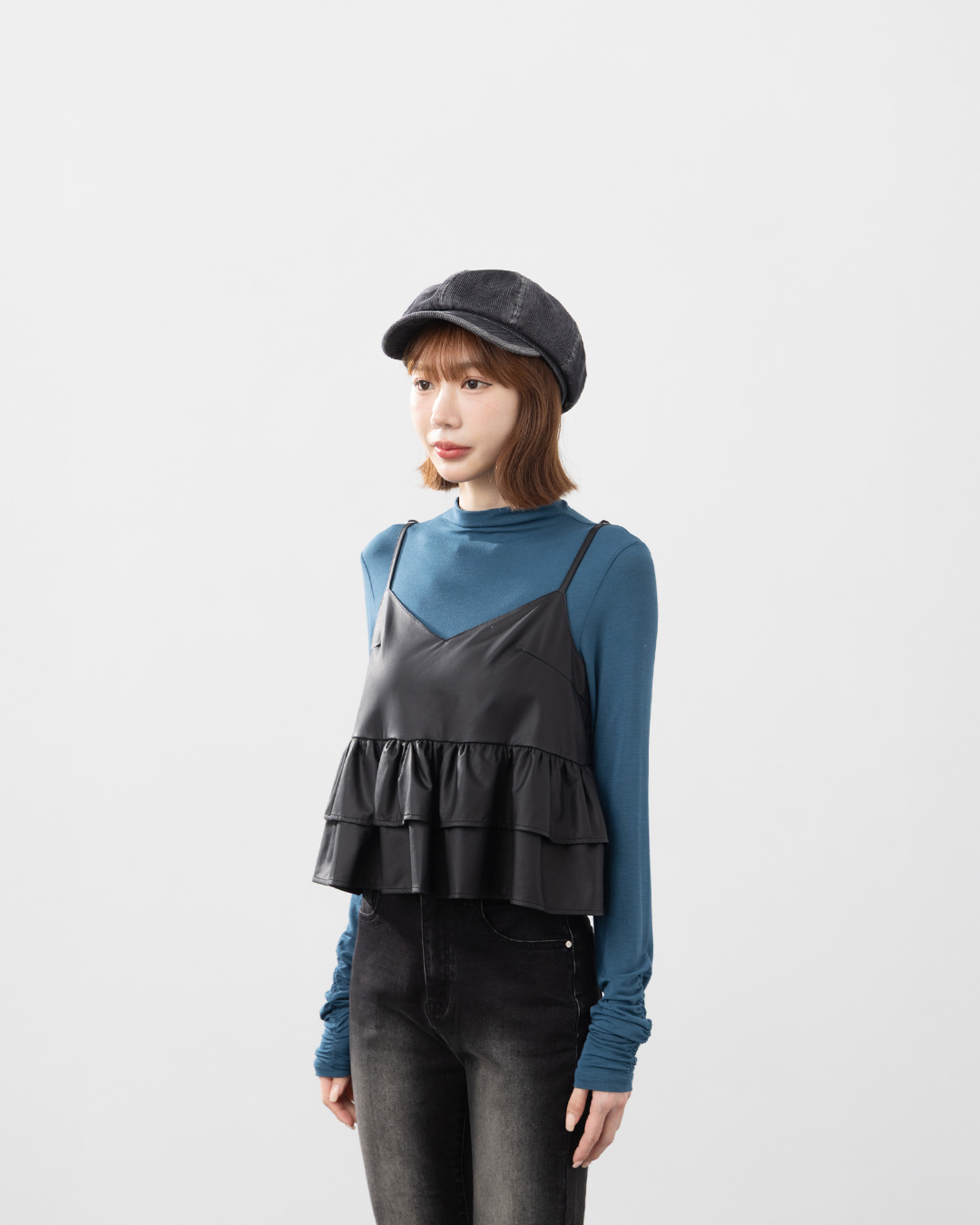 フリルレザーストラップベスト 2色展開