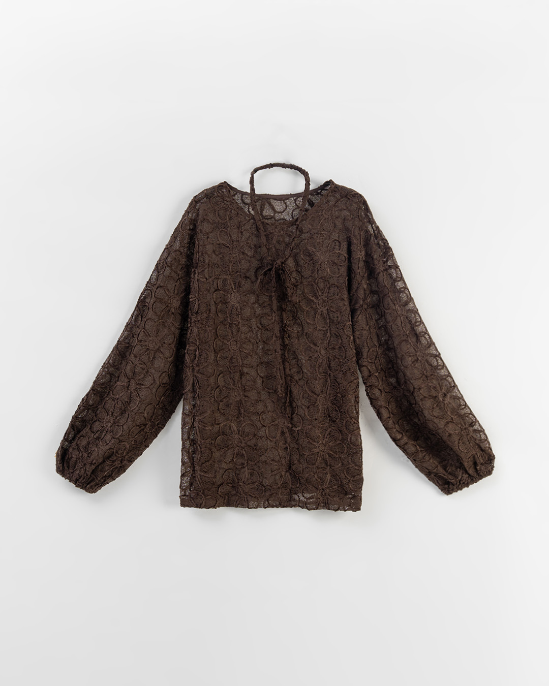 透かしフラワー刺繍トップス 2色展開