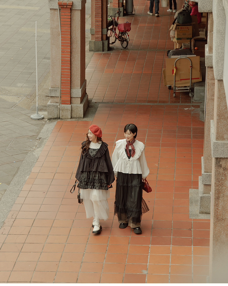 立体フラワー透かし編みキャミソール ブラック