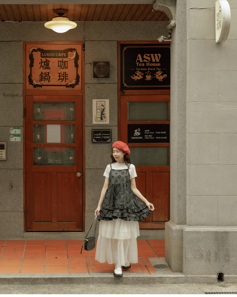 立体フラワー透かし編みキャミソール ブラック