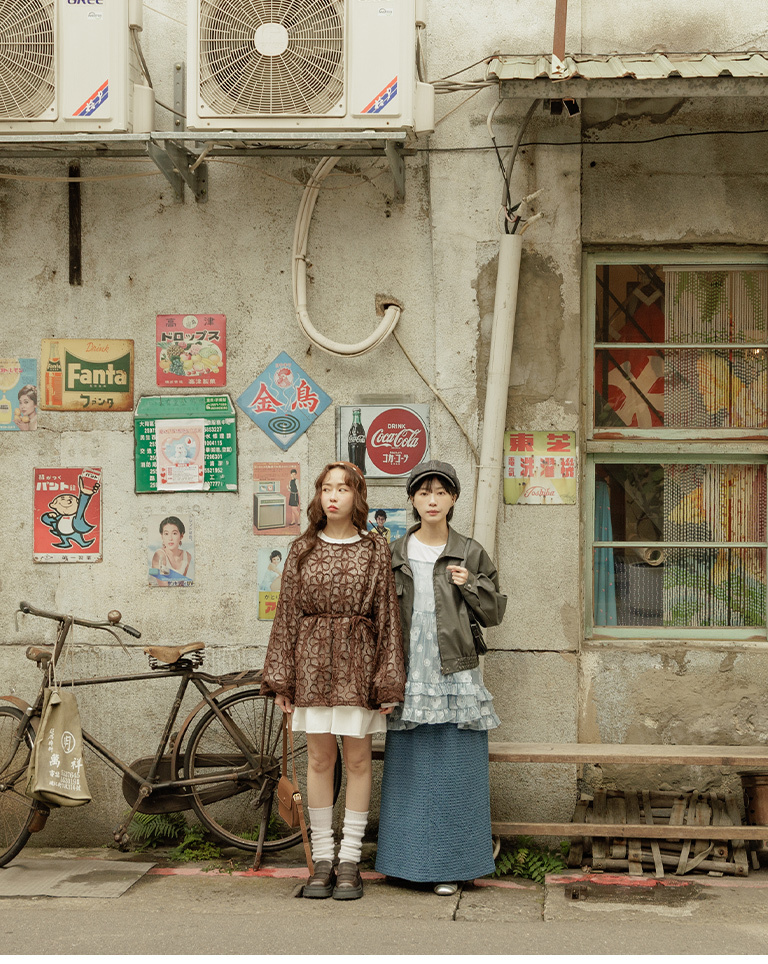 立体フラワー透かし編みキャミソール ブルー