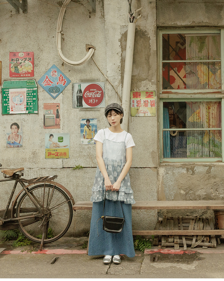 立体フラワー透かし編みキャミソール ブルー