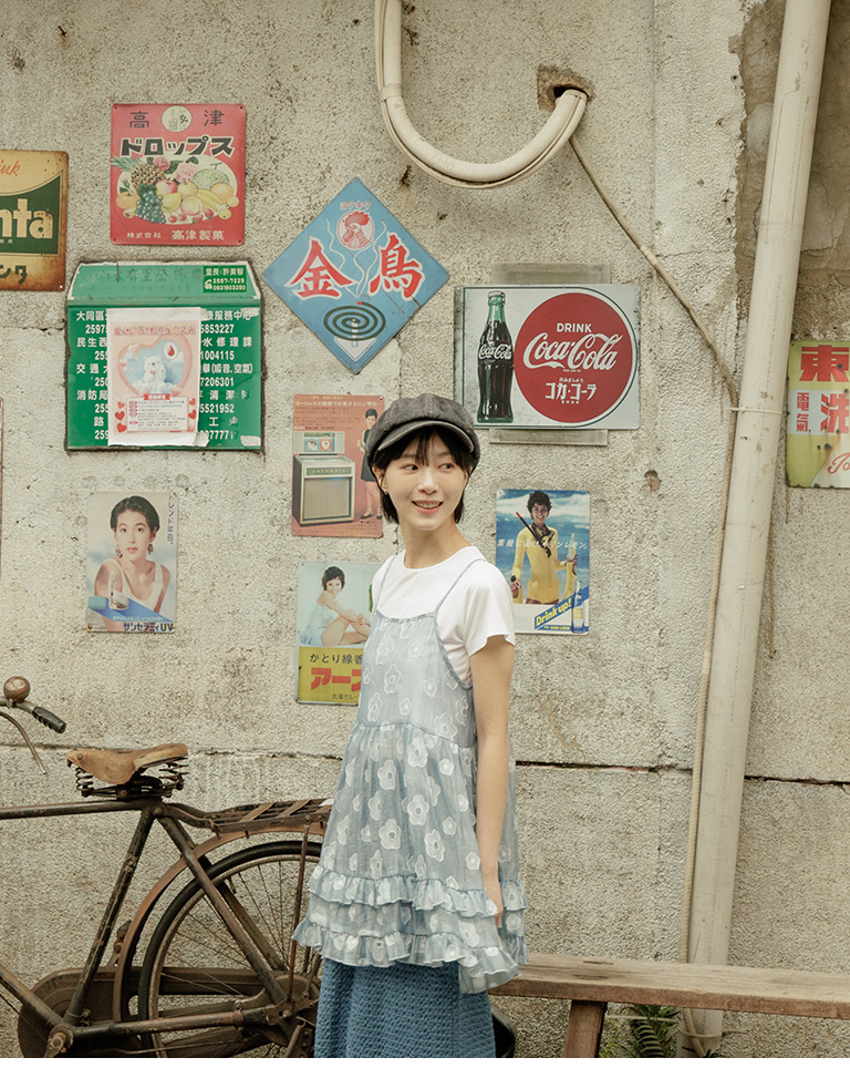 立体フラワー透かし編みキャミソール ブルー