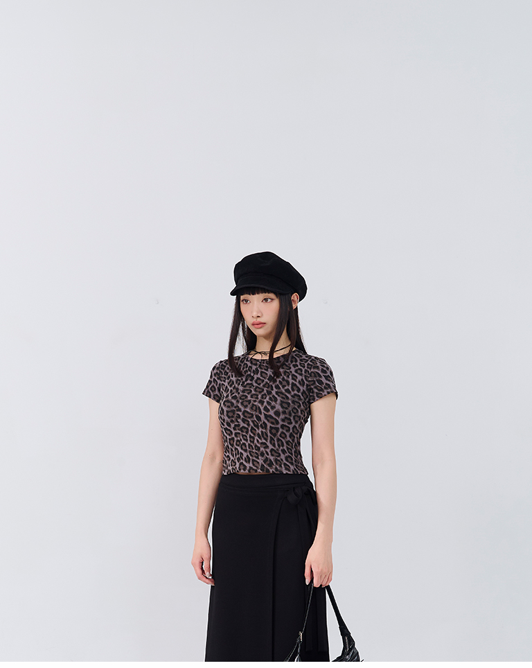 ヒョウ柄フィット半袖トップス 2色展開