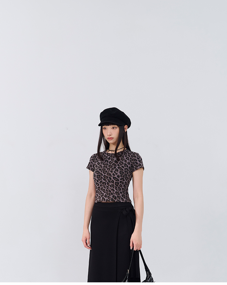 ヒョウ柄フィット半袖トップス 2色展開