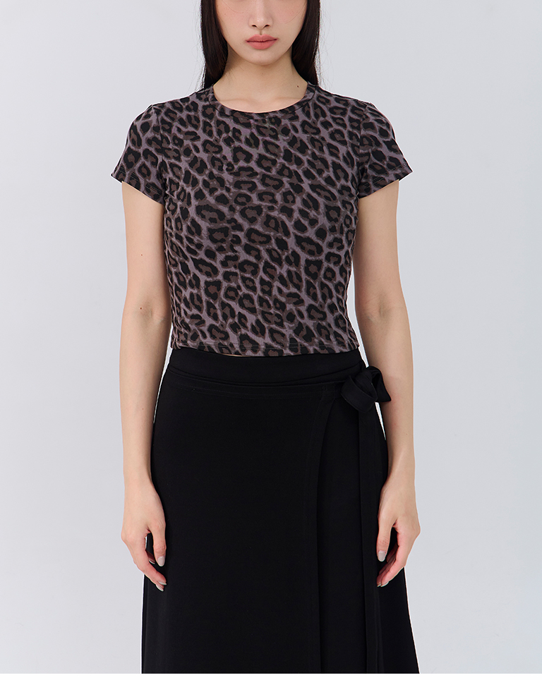 ヒョウ柄フィット半袖トップス 2色展開