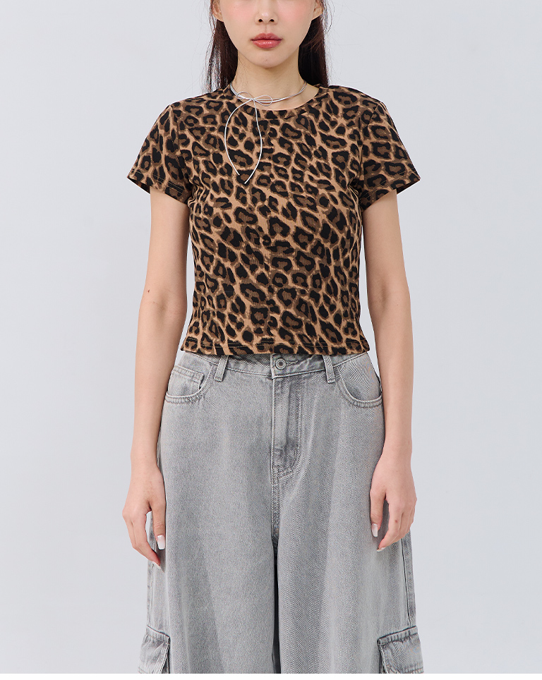 ヒョウ柄フィット半袖トップス 2色展開