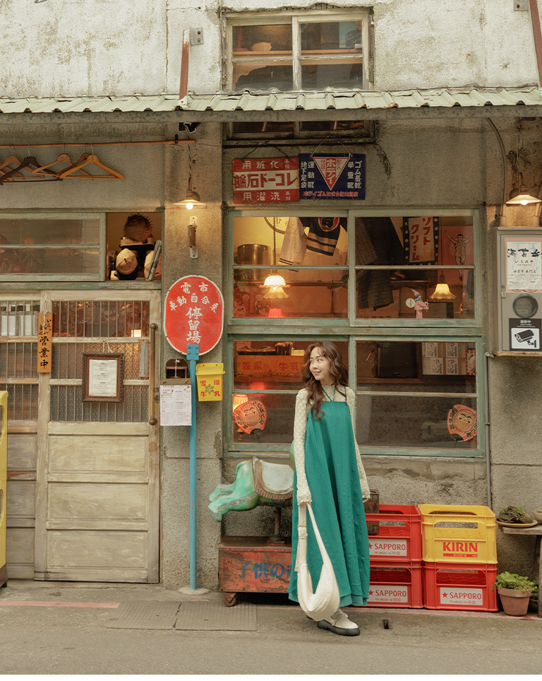 春1尚未收到---フラワー柄シアートップス 4色展開