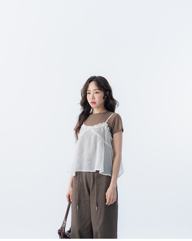 フリルネックキャミソール ホワイト