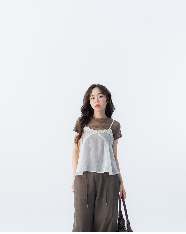 フリルネックキャミソール ホワイト