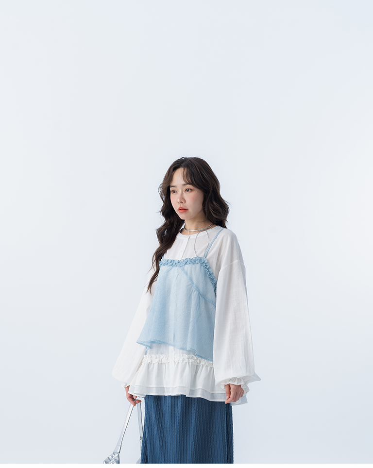 フリルネックキャミソール ブルー