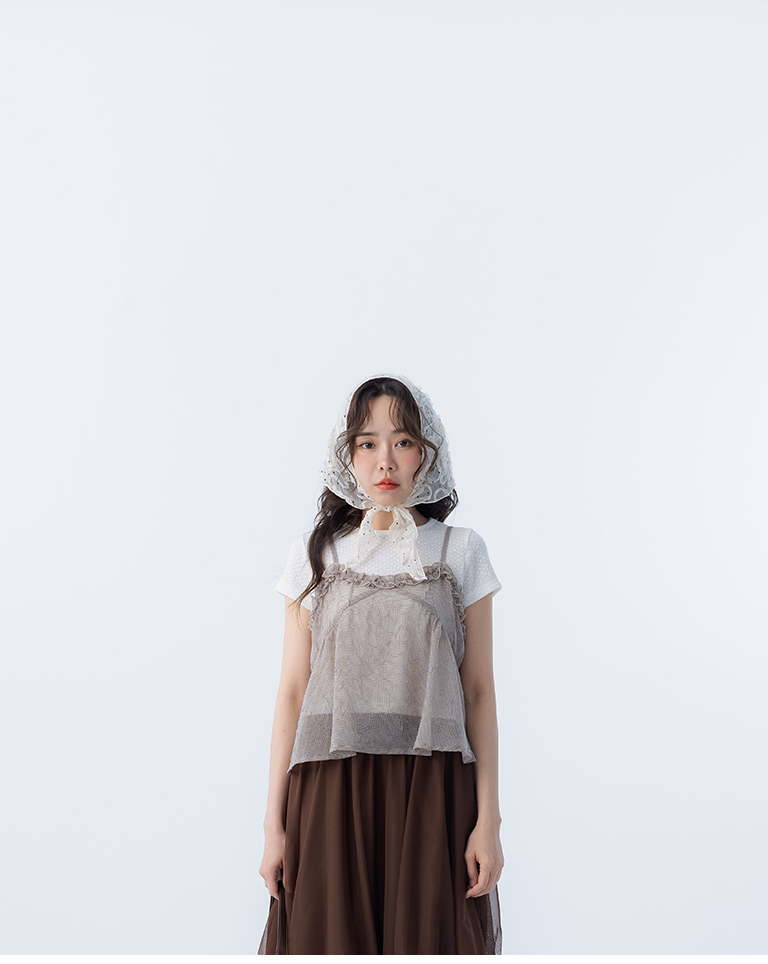 フリルネックキャミソール ブラウン
