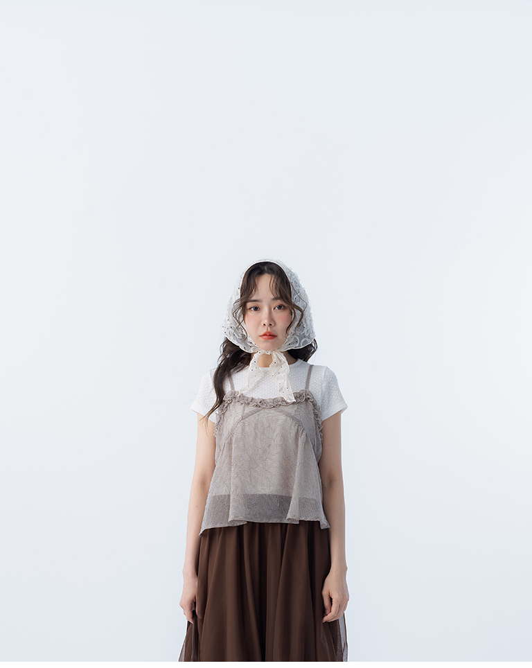 フリルネックキャミソール ブラウン