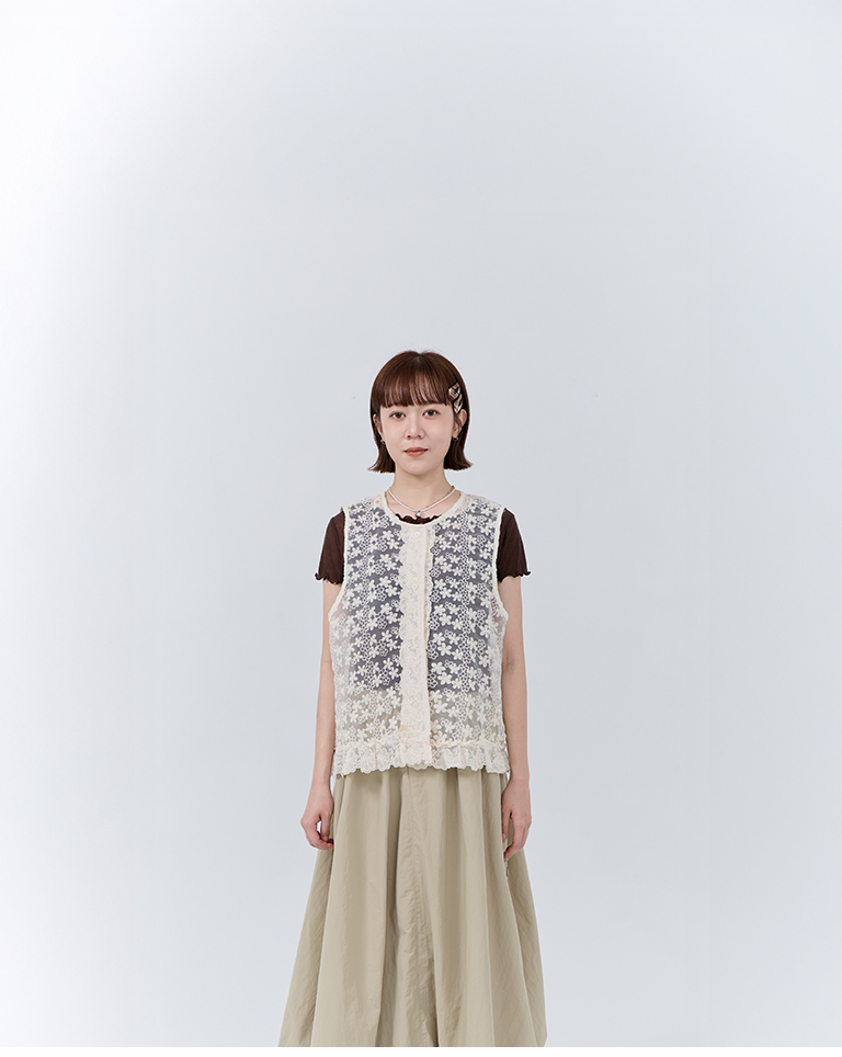 ジャガードフリルカットアウトボタンワイドベスト