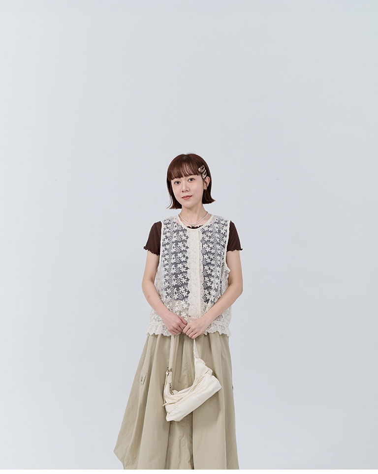 ジャガードフリルカットアウトボタンワイドベスト