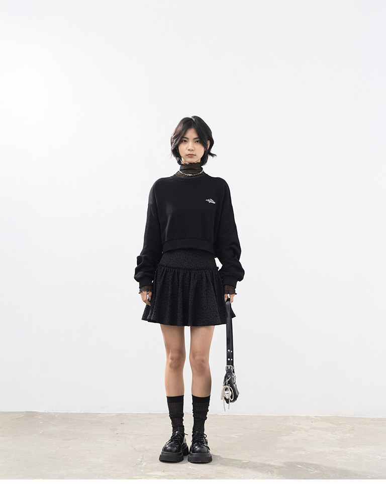 刺繍クロップドスウェット 2色展開