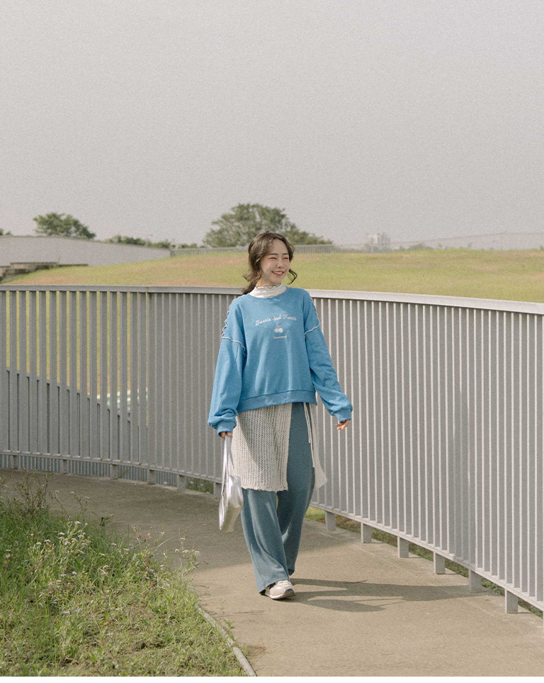 チェリー刺繍フリルスウェット 2色展開