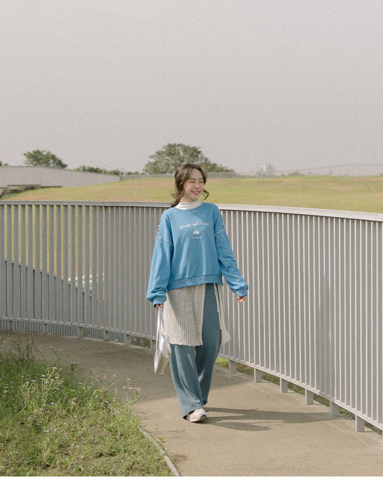 チェリー刺繍フリルスウェット 2色展開