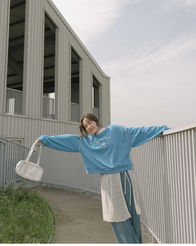 チェリー刺繍フリルスウェット 2色展開