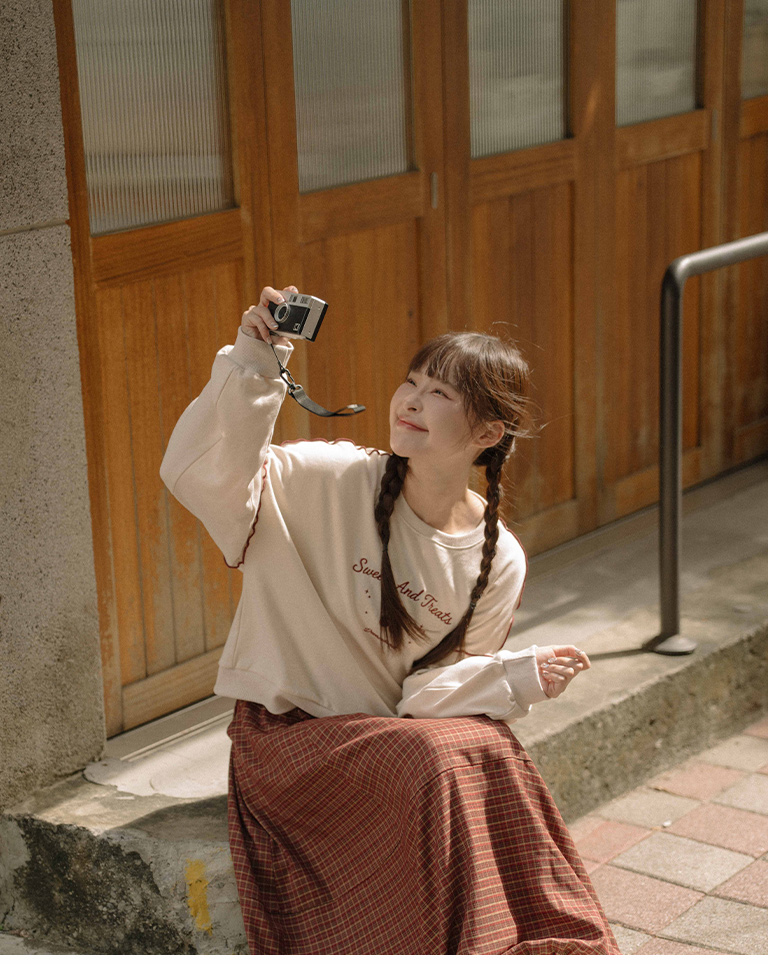 チェリー刺繍フリルスウェット 2色展開