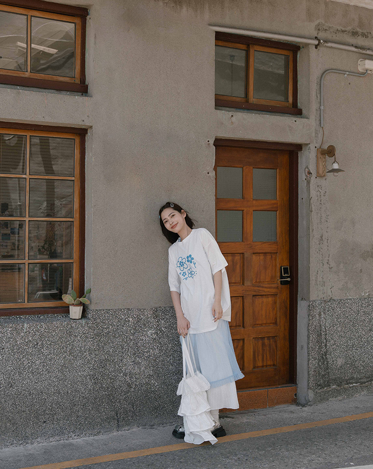 フラワープリントTシャツ 3色展開
