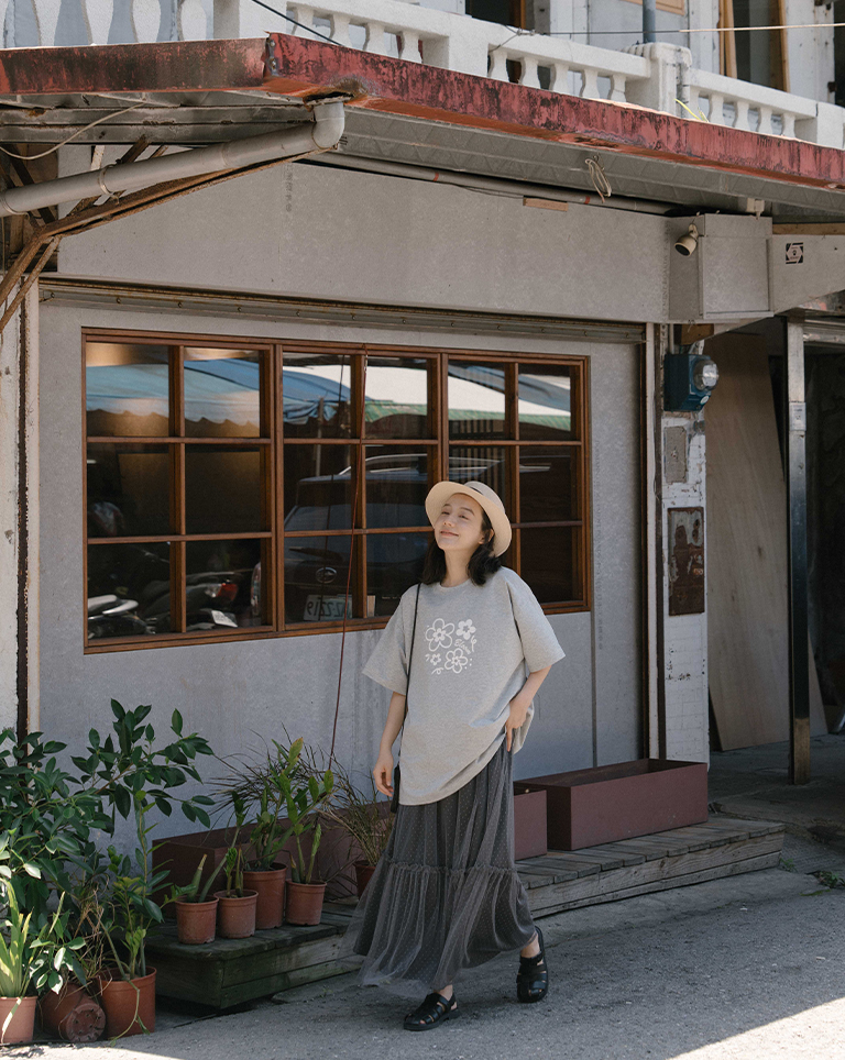 フラワープリントTシャツ 3色展開