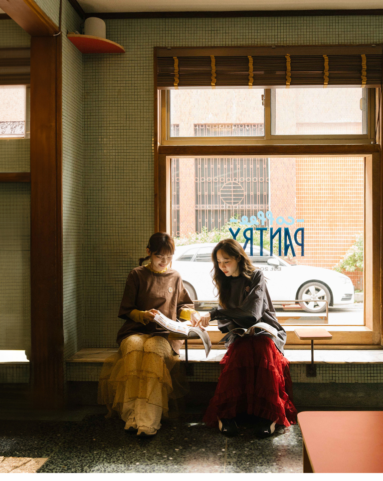 デイジー刺繍グラフィックワイドTシャツ 2色展開