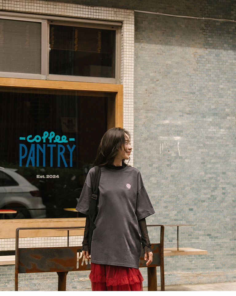 デイジー刺繍グラフィックワイドTシャツ 2色展開