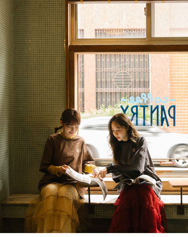 デイジー刺繍グラフィックワイドTシャツ 2色展開