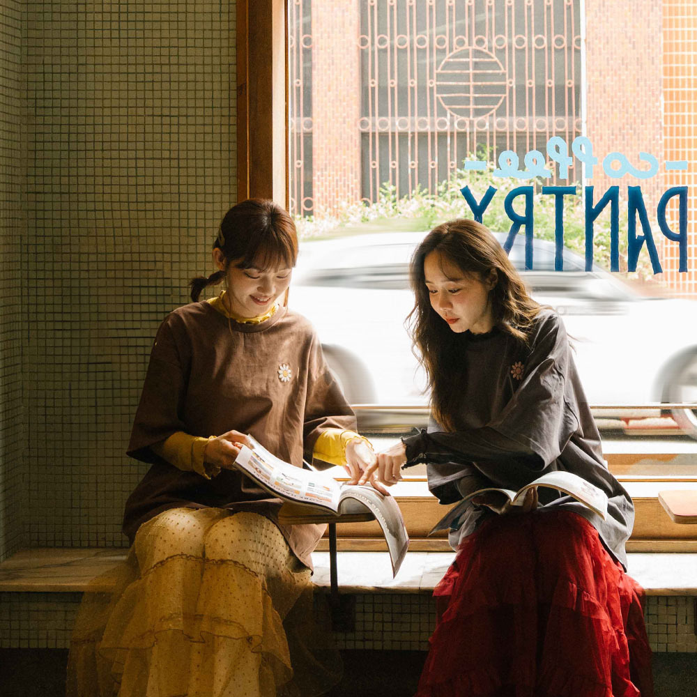 デイジー刺繍グラフィックワイドTシャツ 2色展開