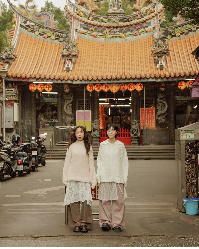 透かし刺繍フラットカラーニット 3色展開