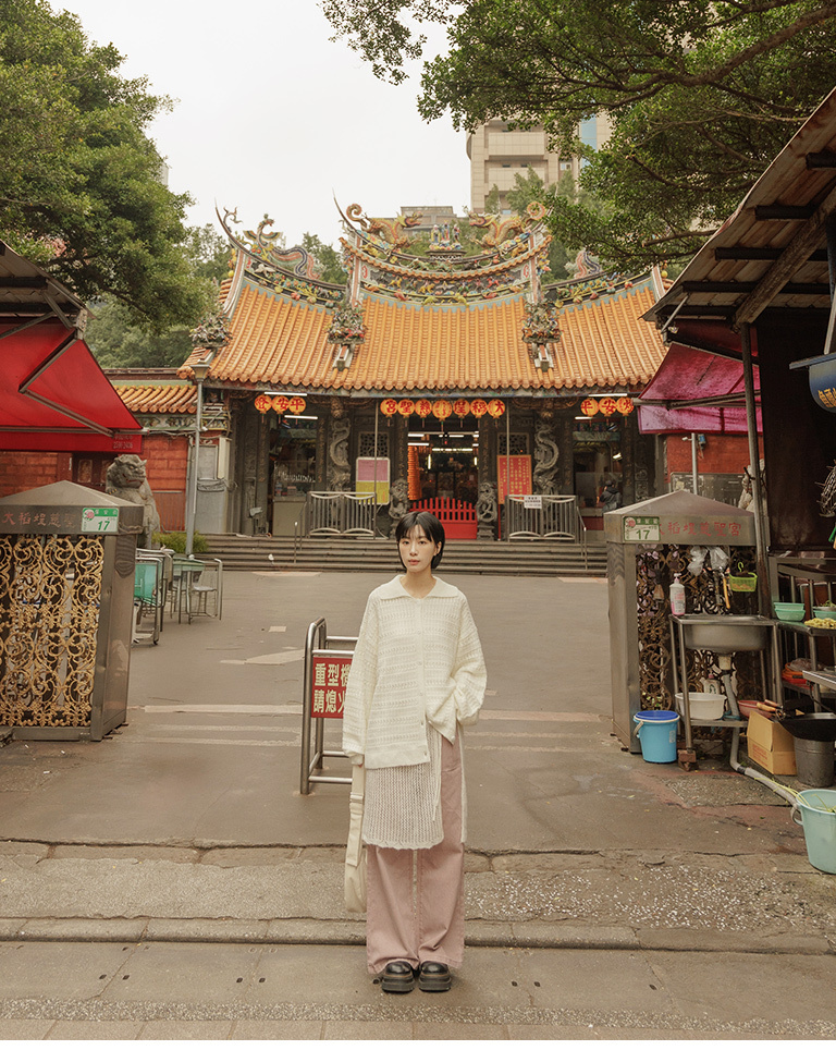 透かし刺繍フラットカラーニット 3色展開