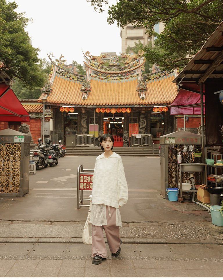 透かし刺繍フラットカラーニット 3色展開