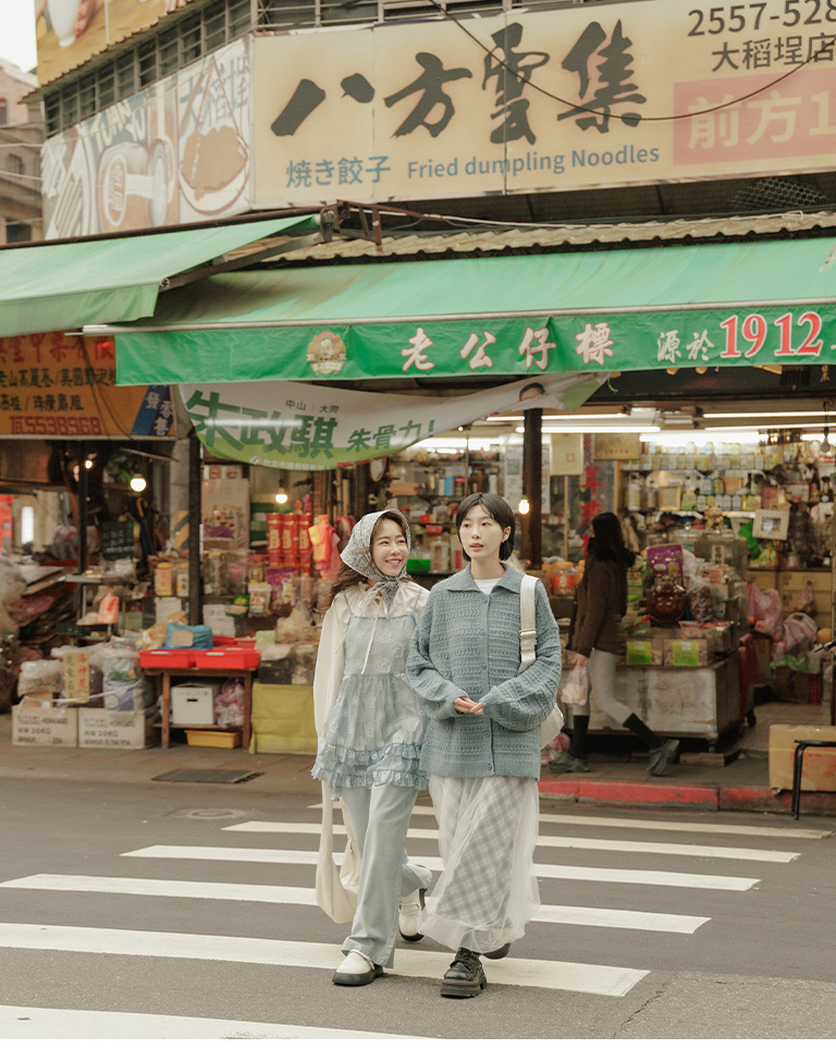 透かし刺繍フラットカラーニット 3色展開