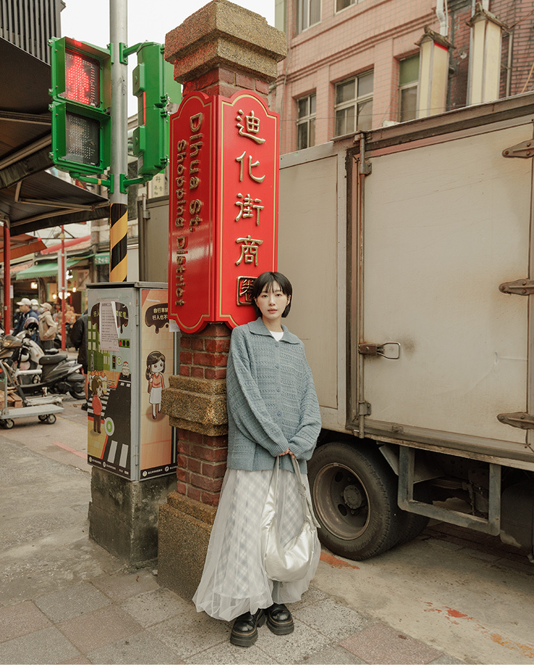 透かし刺繍フラットカラーニット 3色展開