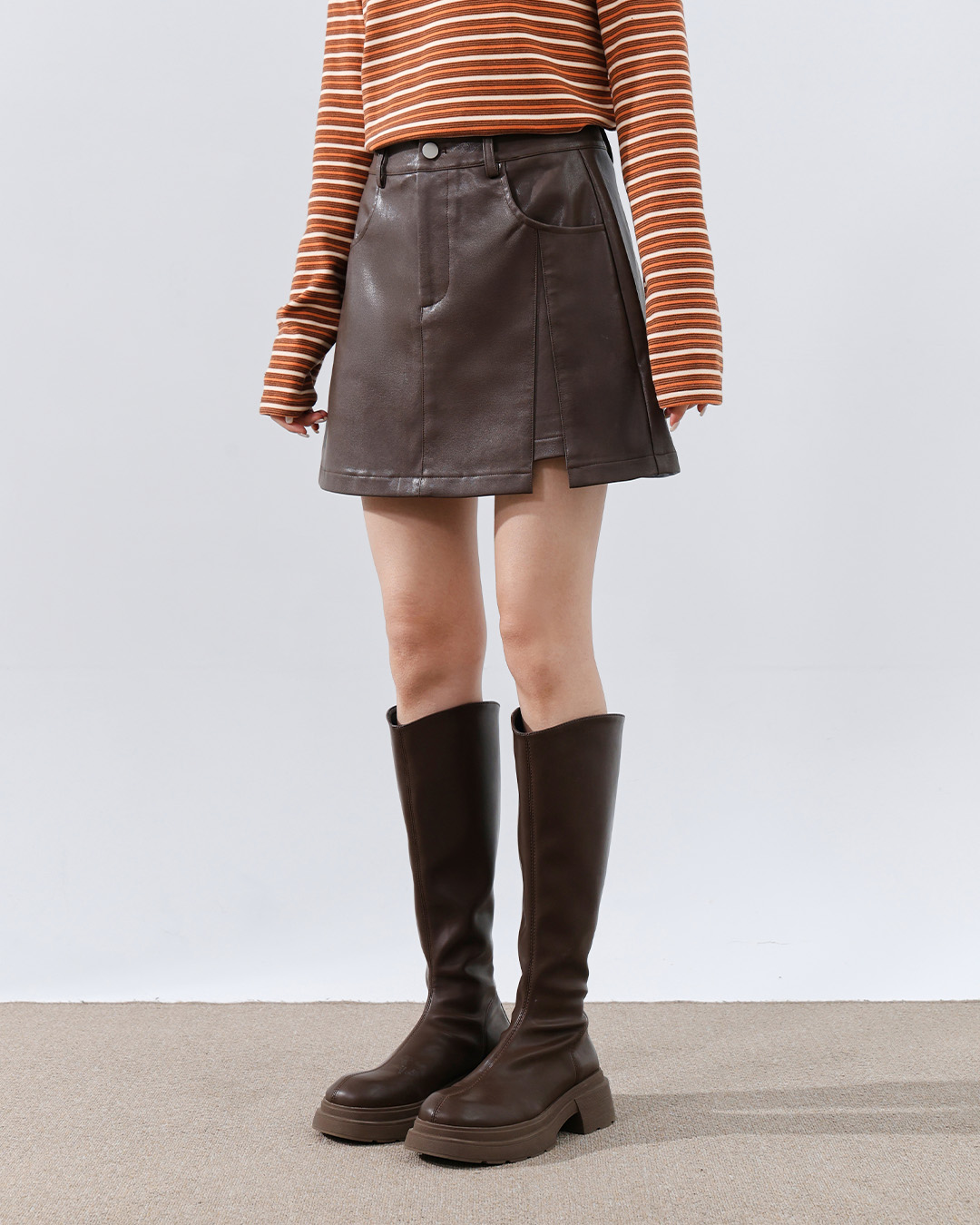 スリットフェイクレザーミニスカート 2色展開