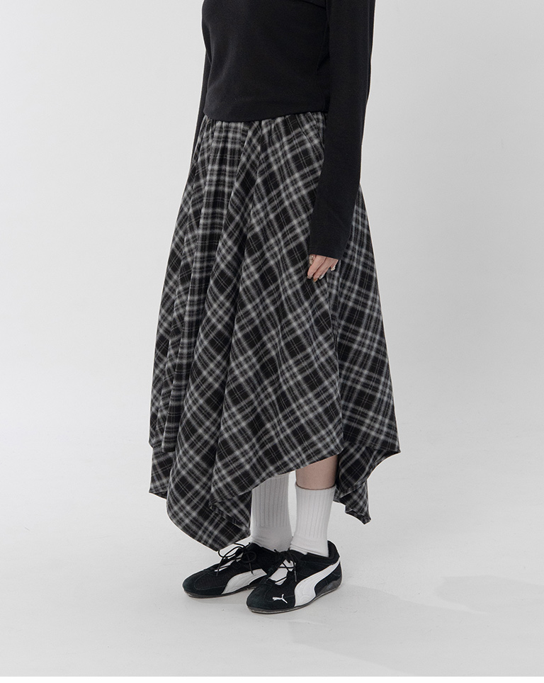 チェックイレギュラーヘムスカート 2色展開